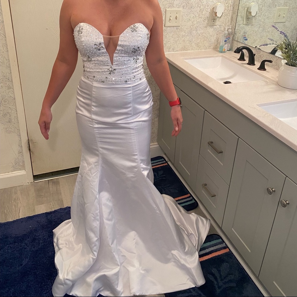 Beaded mermaid style wedding dress size 10